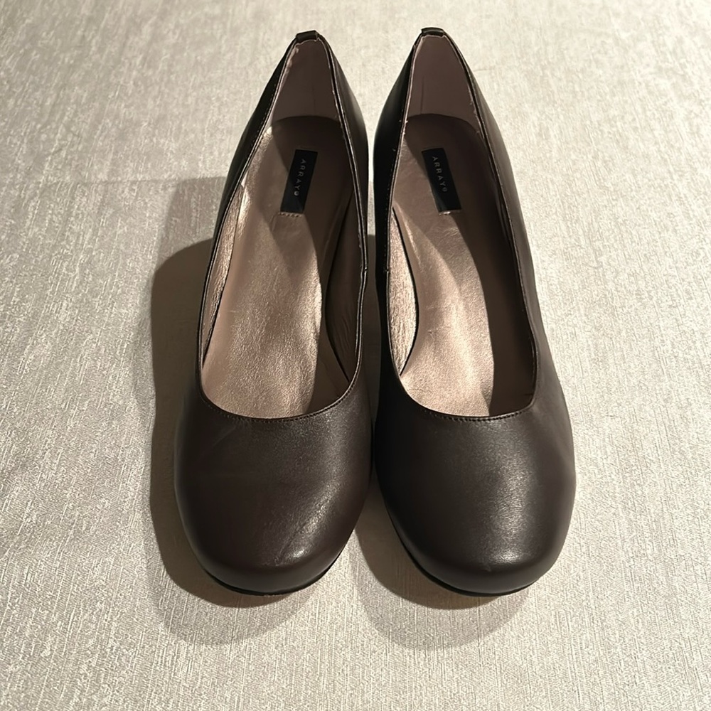 Array Flatter Dark Gray Leather Round Toe Pumps - image 1